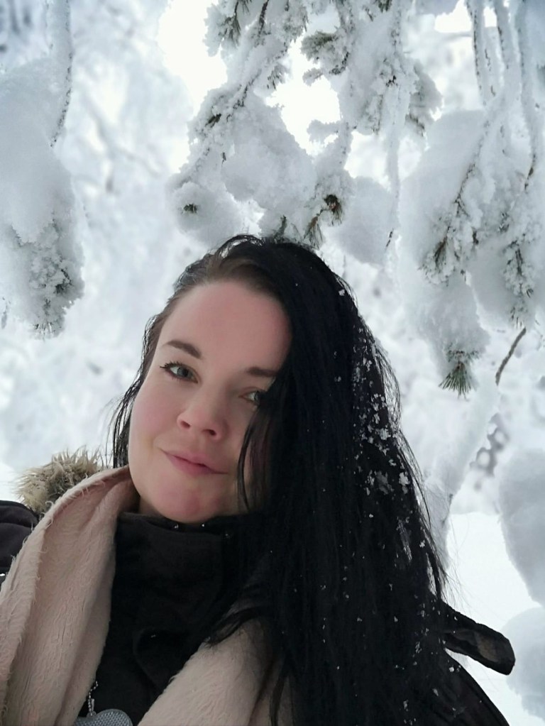 I'm a native Finnish website and marketing material translator and proofreader.